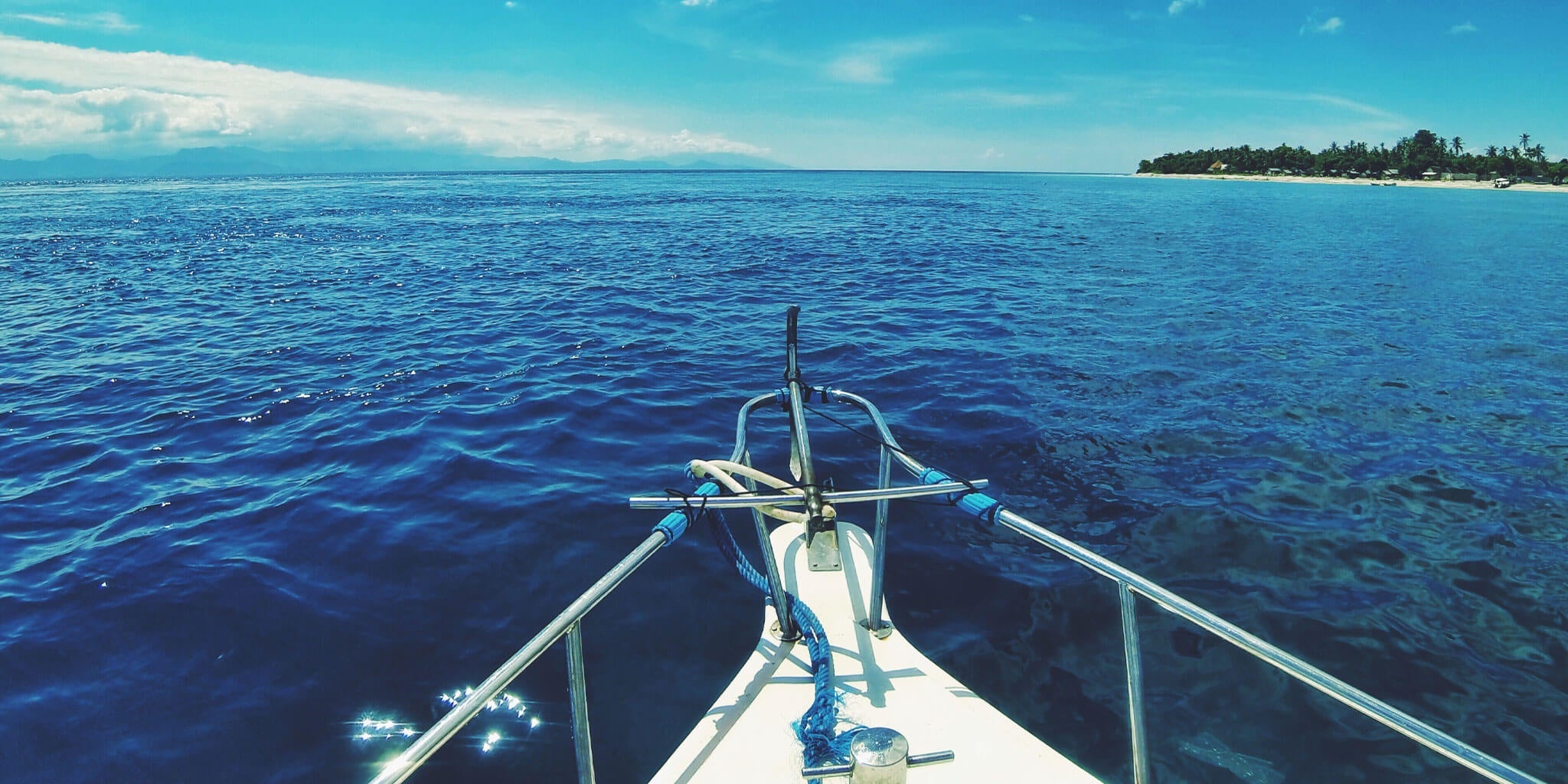 Boat underway on open water in full midday sun, the conditions Watermans 8-hour water resistant sunscreen for boaters is built for